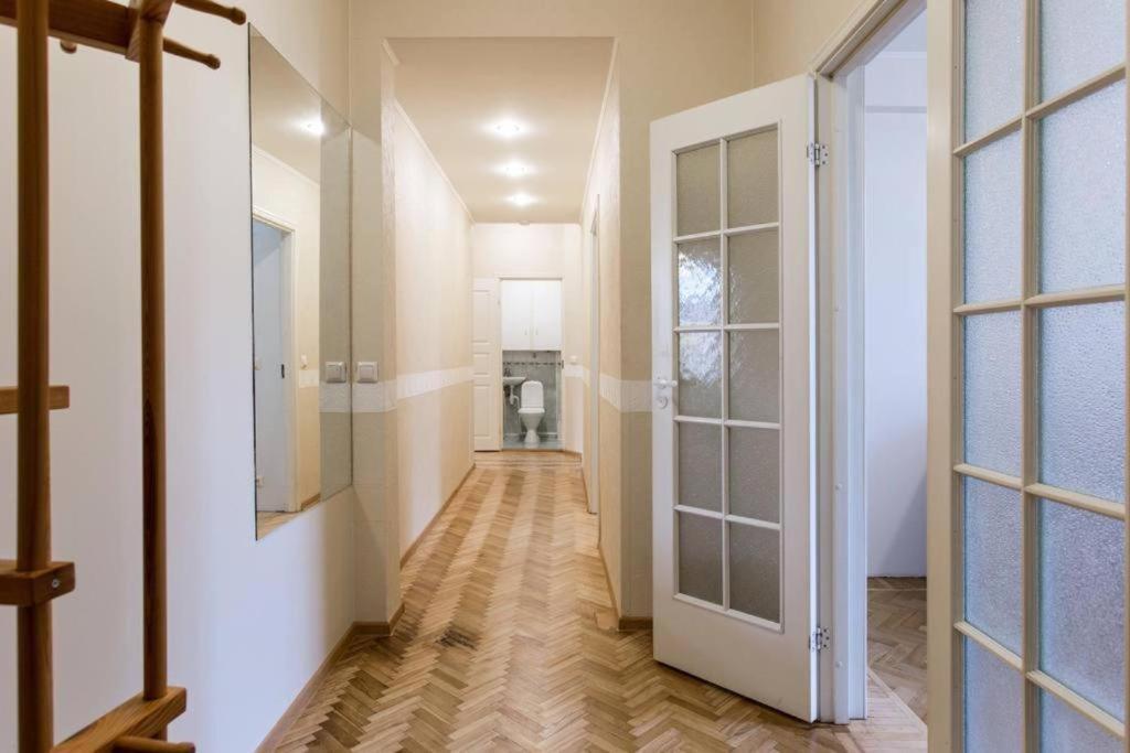 Bright Apartment Near Bus Statioon تالين المظهر الخارجي الصورة